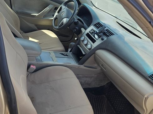 Used 2011 Toyota Camry LE image 14