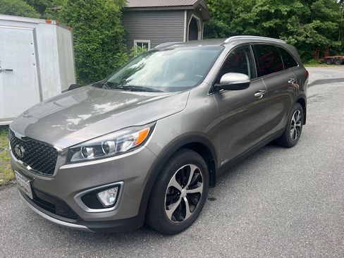 Used 2018 Kia Sorento EX image 6