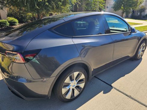 Used 2021 Tesla Model Y Long Range image 5