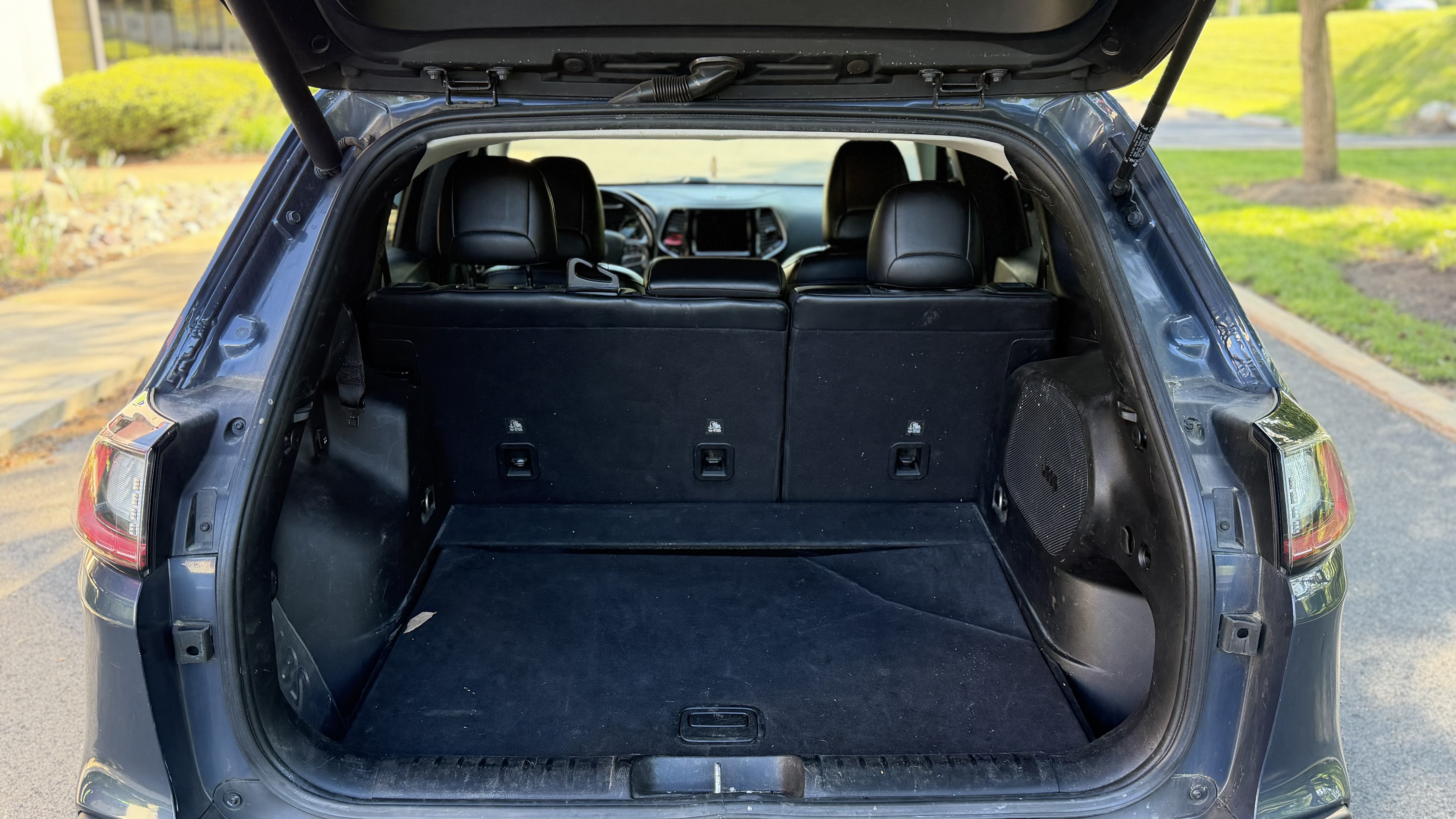 Used 2019 Jeep Cherokee Limited AWD/4WD image 13