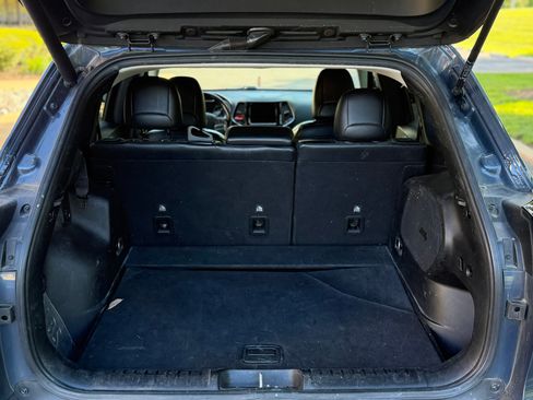 Used 2019 Jeep Cherokee Limited AWD/4WD image 13