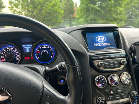 Used 2013 Hyundai Genesis 3.8 RWD image 11