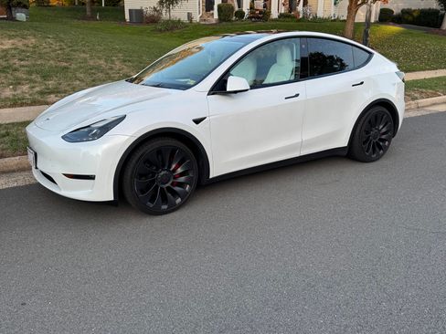 Used 2022 Tesla Model Y Performance image 1