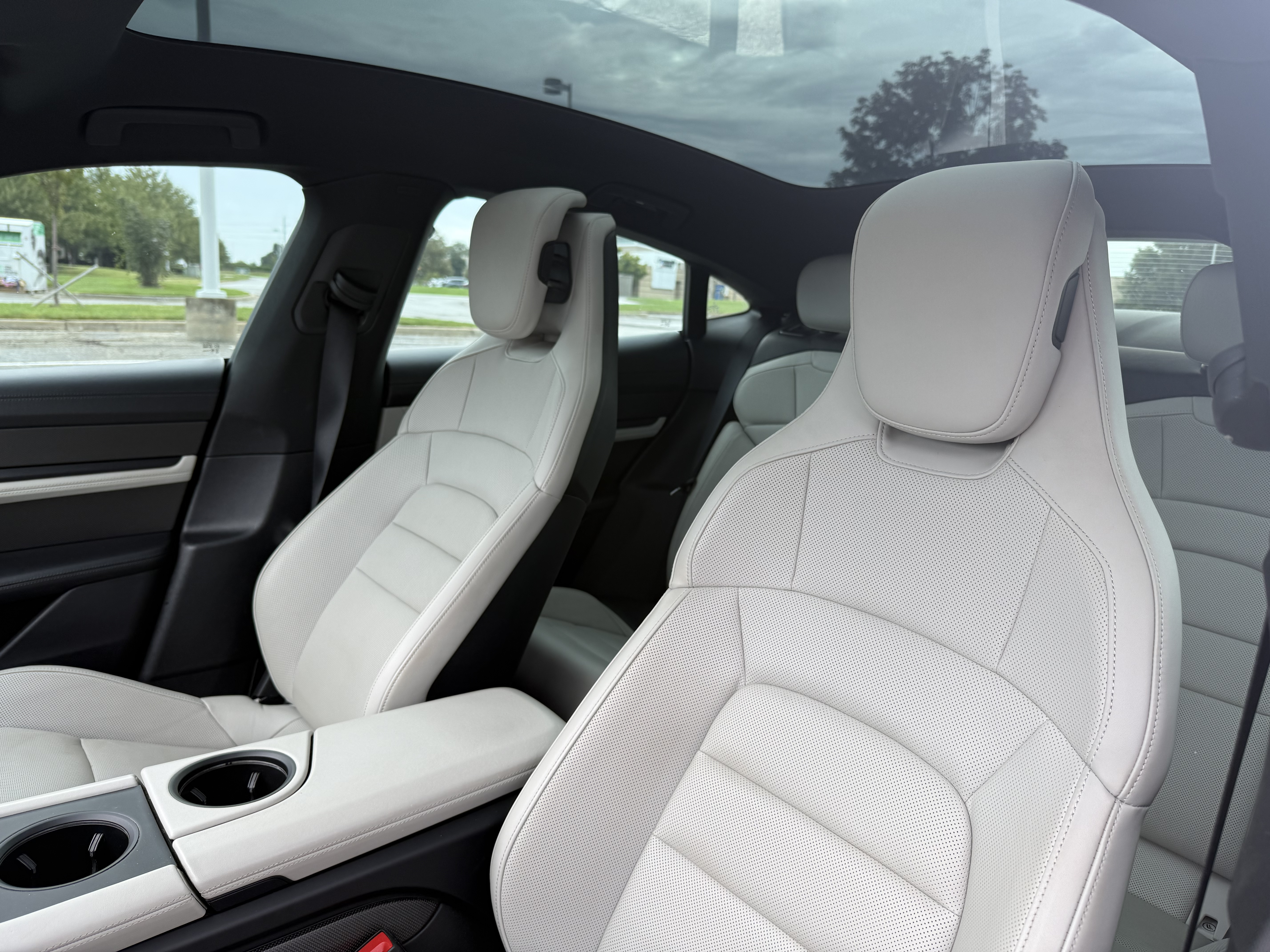 Used 2022 Porsche Taycan RWD image 17