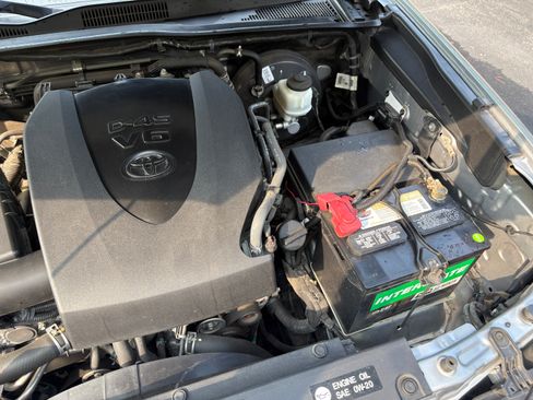 Used 2018 Toyota Tacoma TRD Sport AWD/4WD image 22