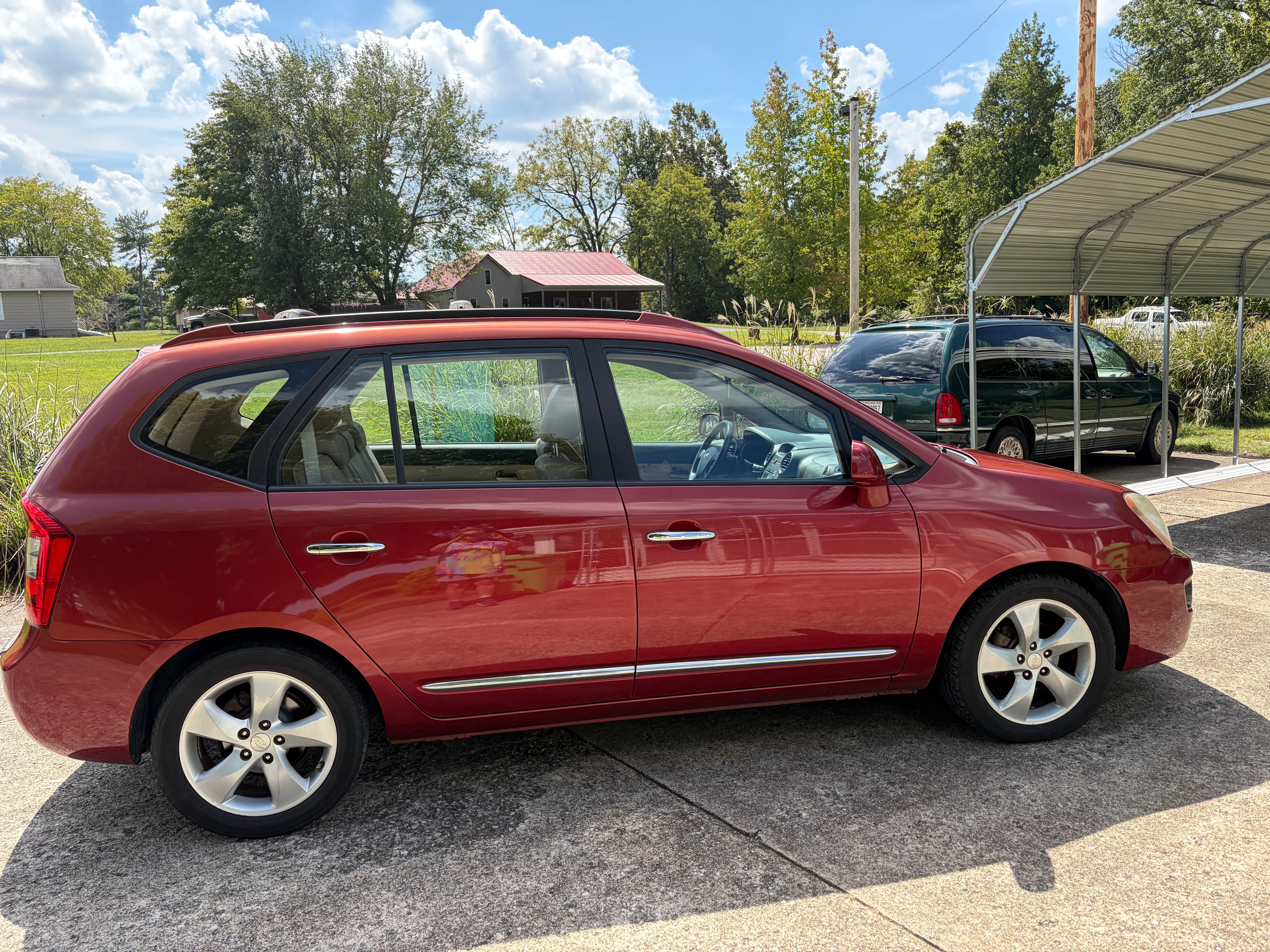 Used 2007 Kia Rondo EX w/ Premium Pkg FWD image 4