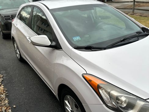 Used 2015 Hyundai Elantra GT FWD image 5