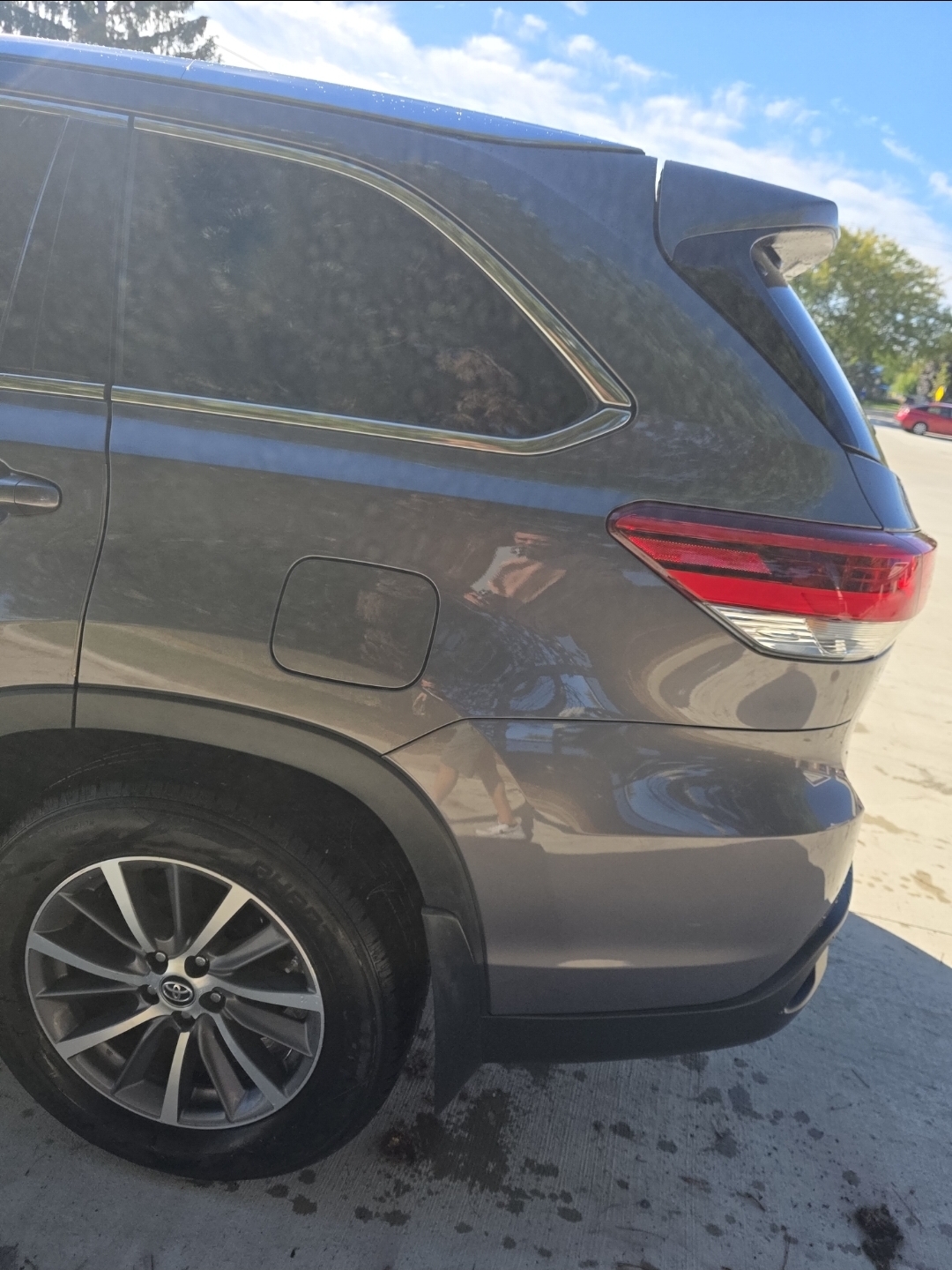 Used 2019 Toyota Highlander XLE AWD/4WD image 11