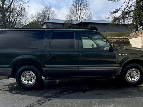 Used 2002 Ford Excursion XLT image 10