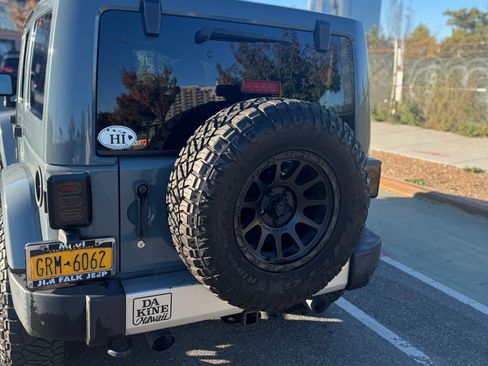 Used 2014 Jeep Wrangler Unlimited Sahara w/ Dual Top Group image 5