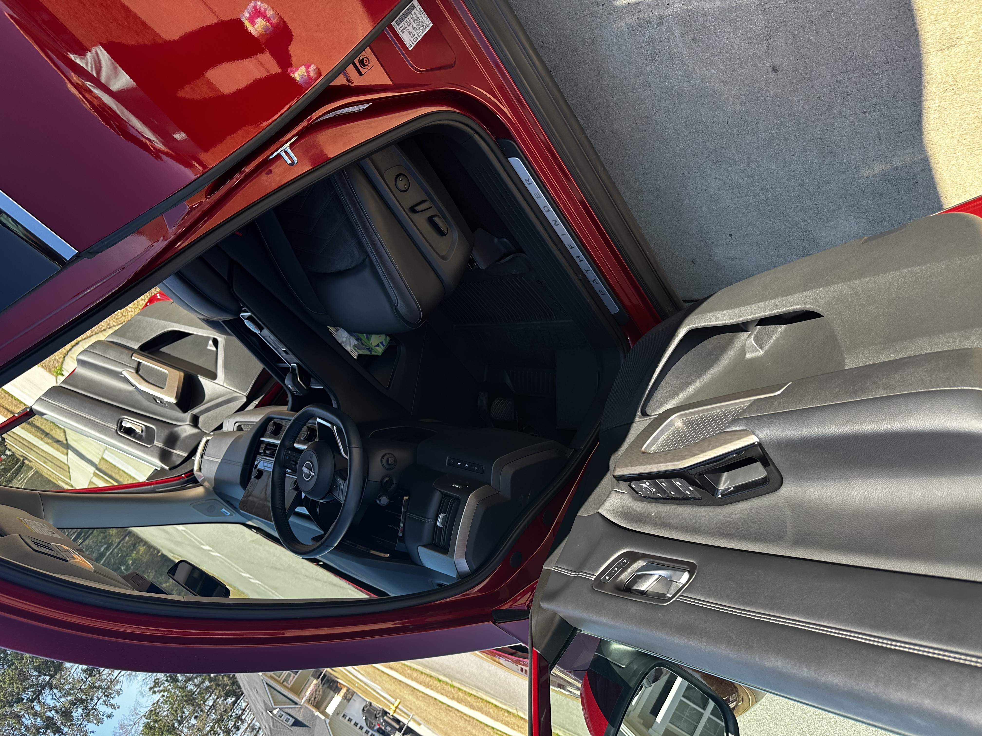 Used 2023 Nissan Pathfinder Platinum AWD/4WD image 12