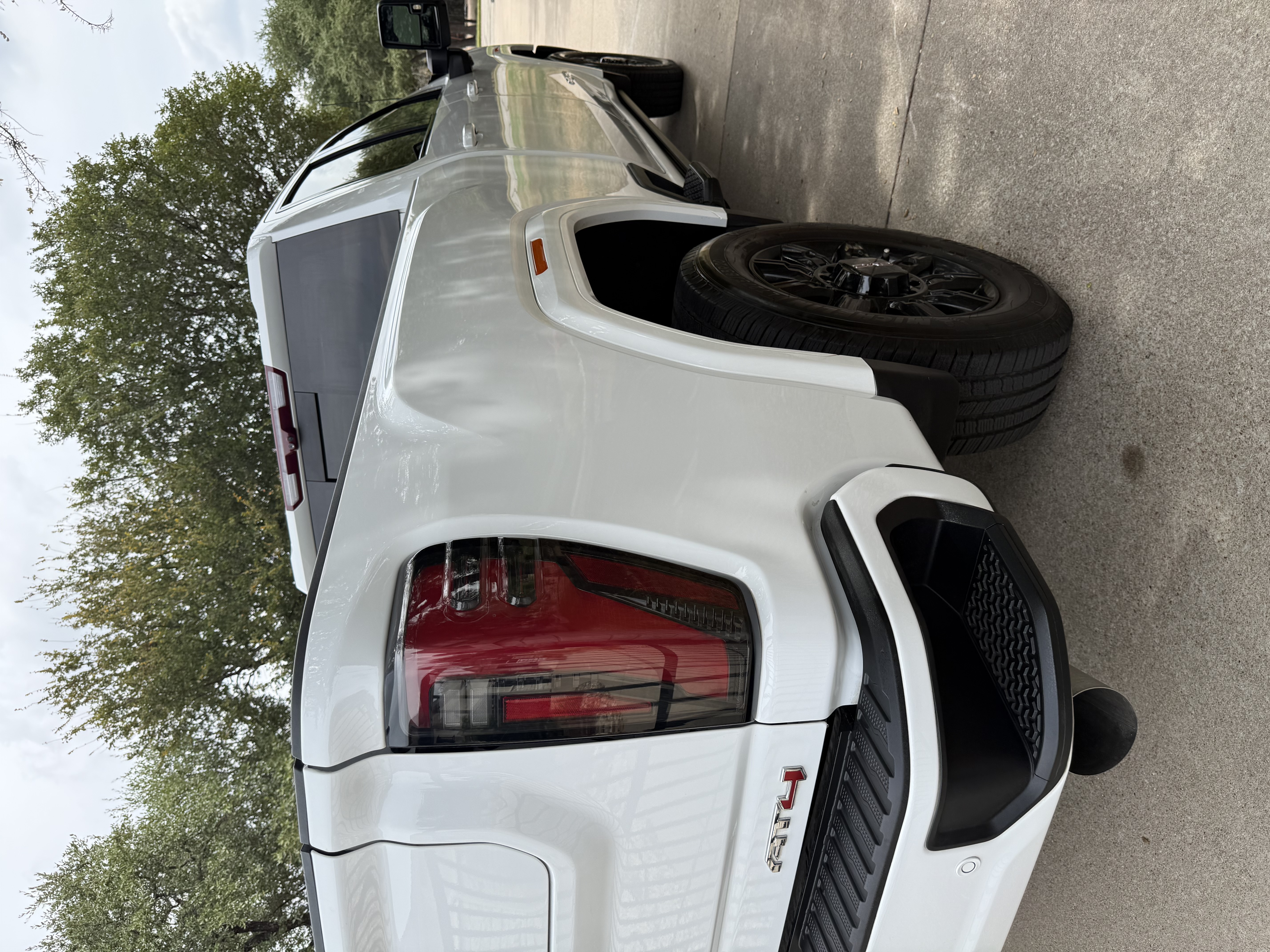 Used 2024 GMC Sierra 2500 AT4 w/ AT4 Premium Plus Package AWD/4WD image 17