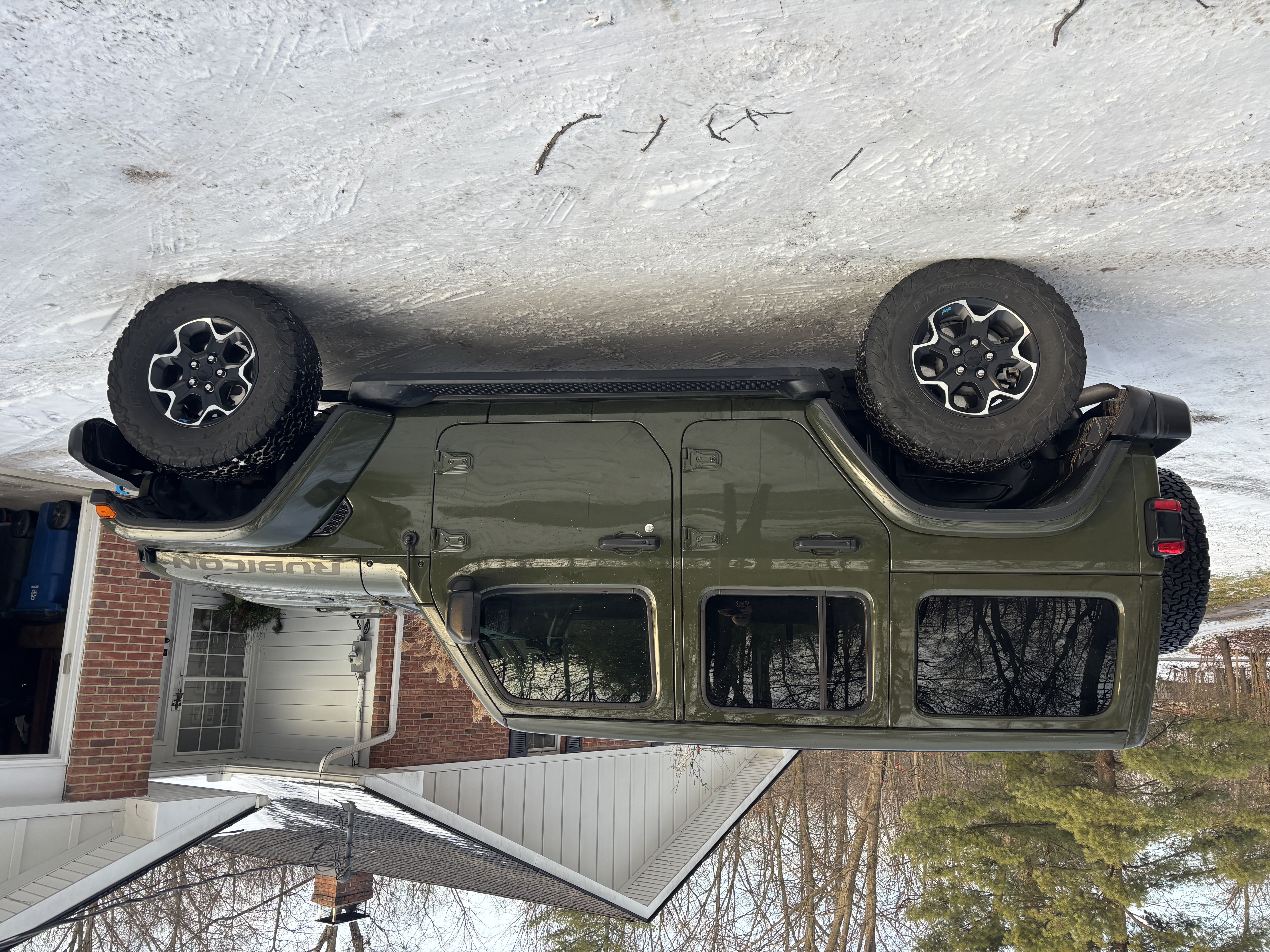 Used 2023 Jeep Wrangler Unlimited Rubicon 4xe w/ Cold Weather Group AWD/4WD image 9