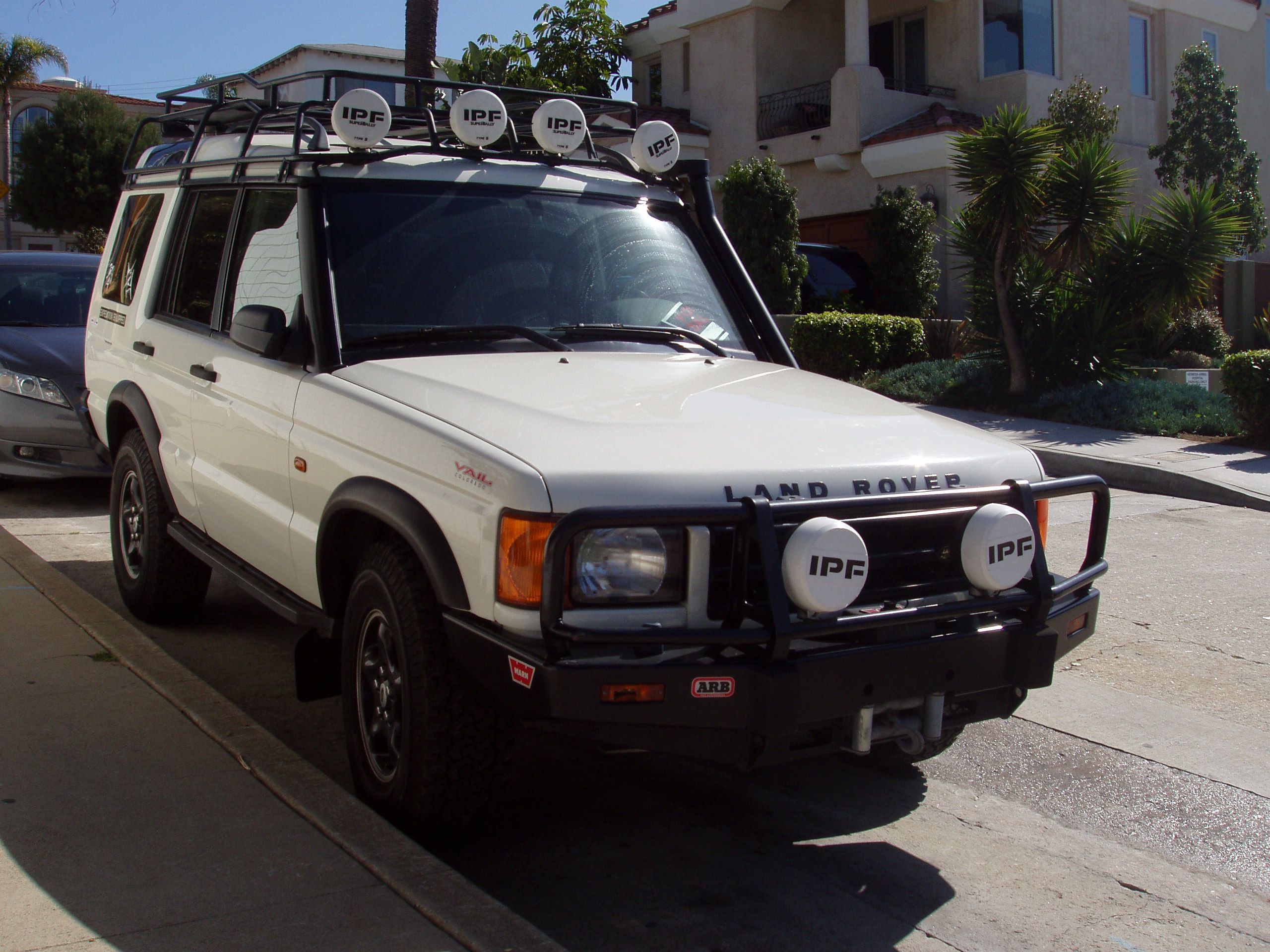 Used 2000 Land Rover Discovery AWD/4WD image 1