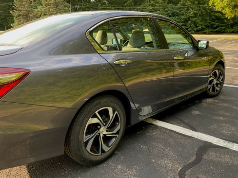Used 2016 Honda Accord LX image 2