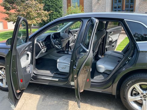 Used 2021 Audi Q5 2.0T Premium w/ Convenience Package image 9