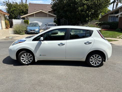 Used 2015 Nissan Leaf S w/ Charge Package image 2