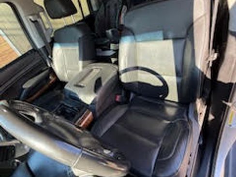 Used 2020 Chevrolet Suburban Premier image 9