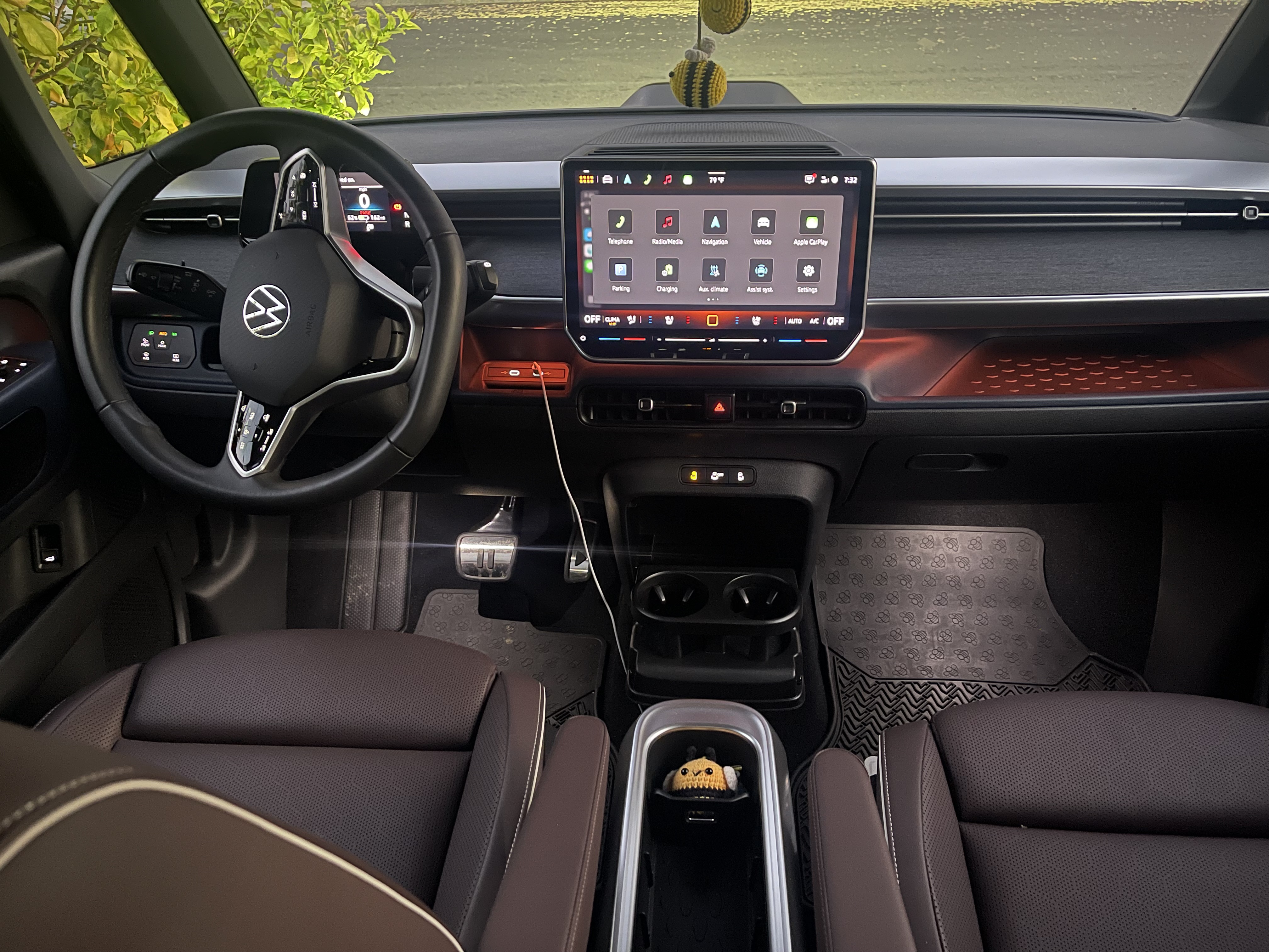 Used 2025 Volkswagen ID. Buzz Pro S RWD image 17