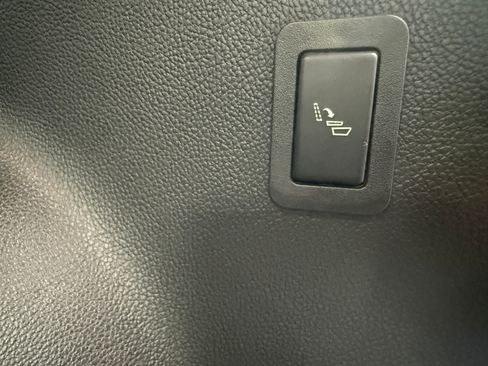 Used 2018 Chevrolet Tahoe Premier RWD image 22