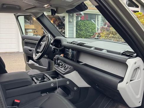 Used 2022 Land Rover Defender 110 image 9