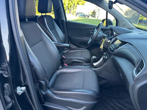 Used 2018 Chevrolet Trax LT w/ Sun & Sound Package AWD/4WD image 6