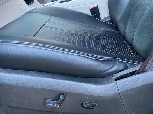 Used 2017 Dodge Grand Caravan SXT image 13