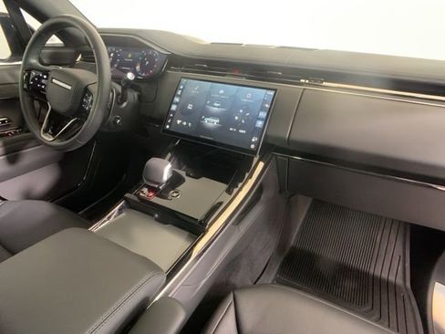 Used 2025 Land Rover Range Rover Sport Dynamic SE image 17