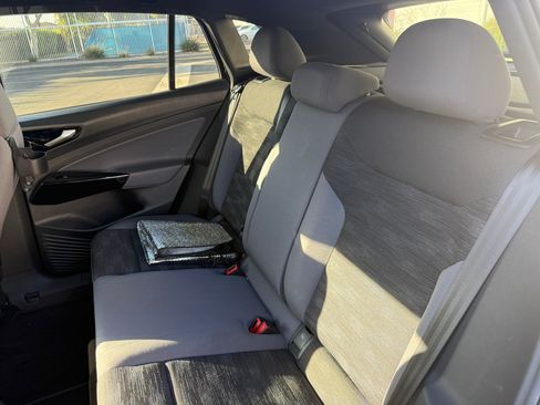 Used 2022 Volkswagen ID.4 Pro image 9