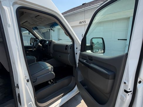 Used 2020 Nissan NV 2500 SV RWD image 10