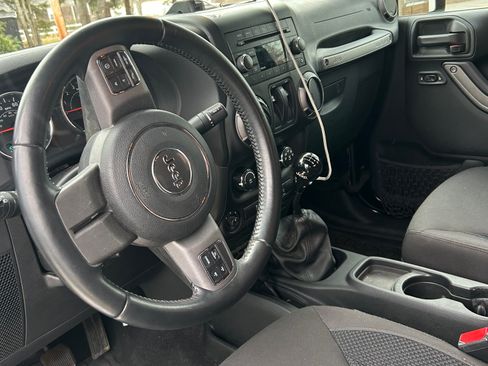 Used 2017 Jeep Wrangler Sport image 9