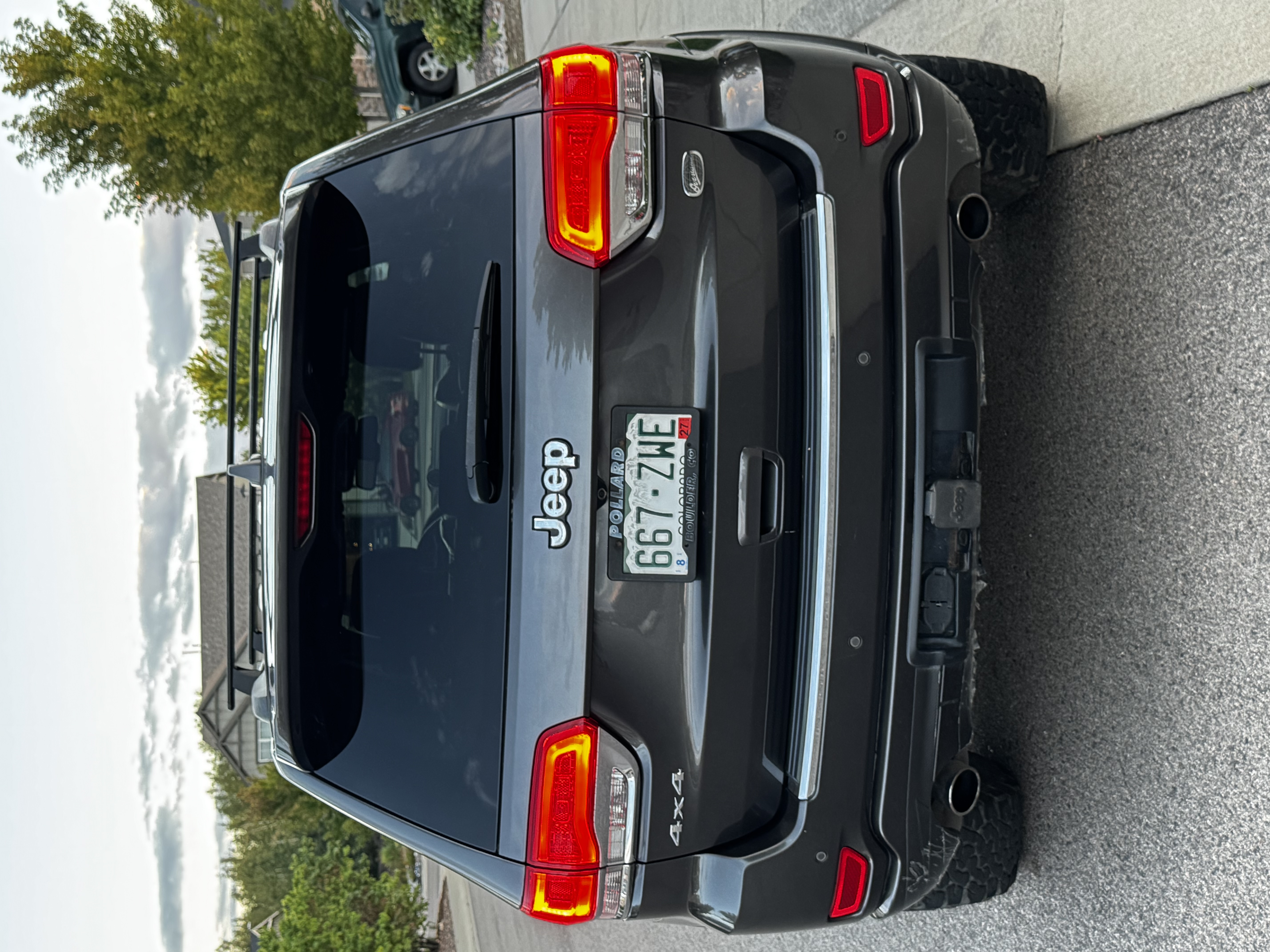 Used 2014 Jeep Grand Cherokee Overland AWD/4WD image 18
