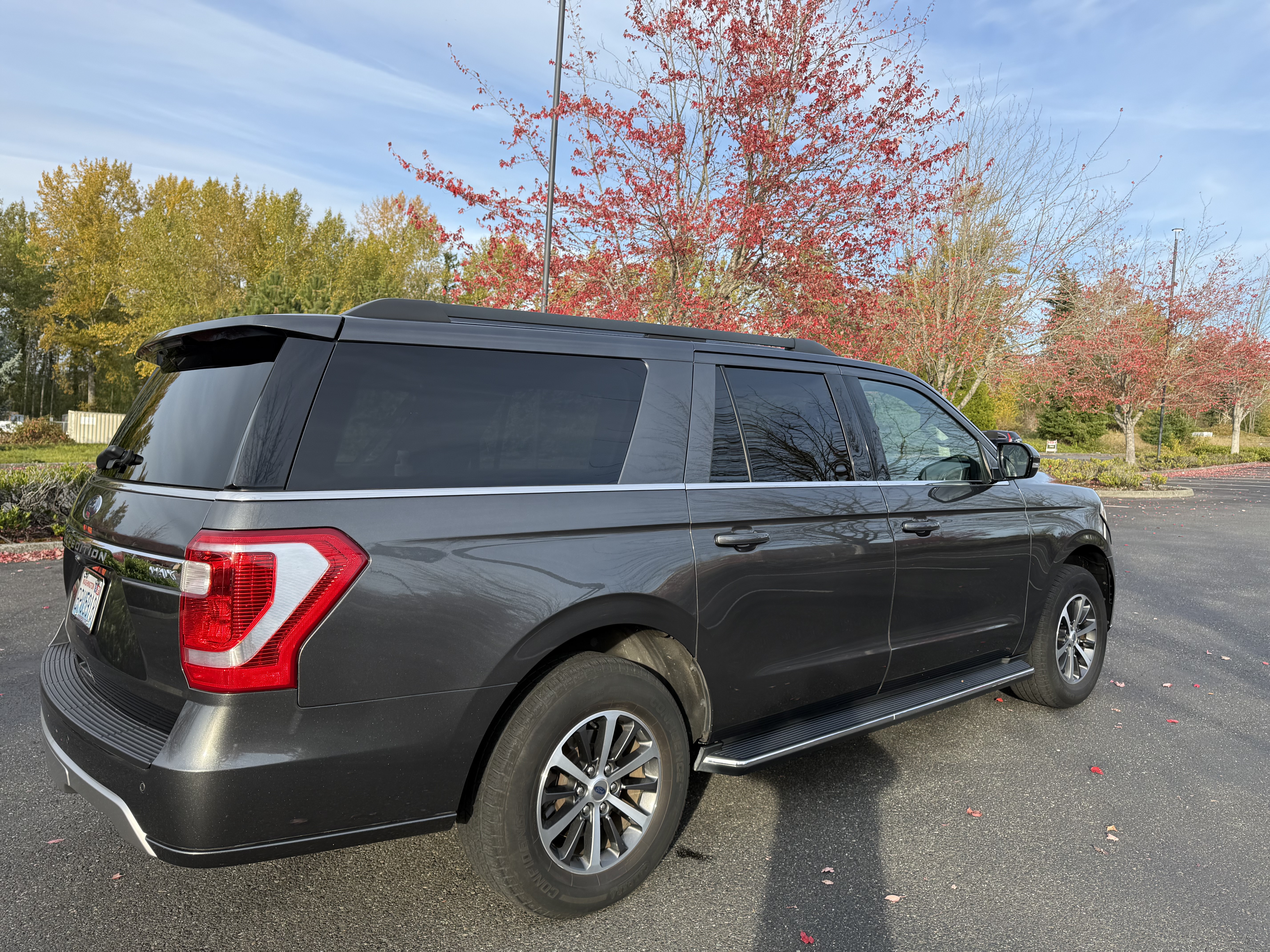 Used 2018 Ford Expedition Max XLT w/ Equipment Group 202A AWD/4WD image 2