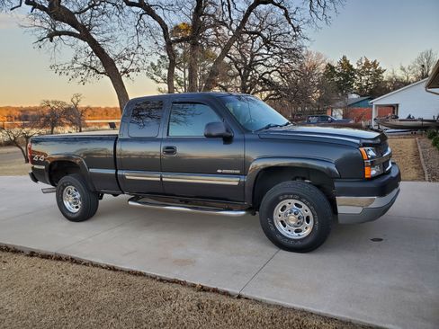Used 2003 Chevrolet Silverado 2500 LS image 2