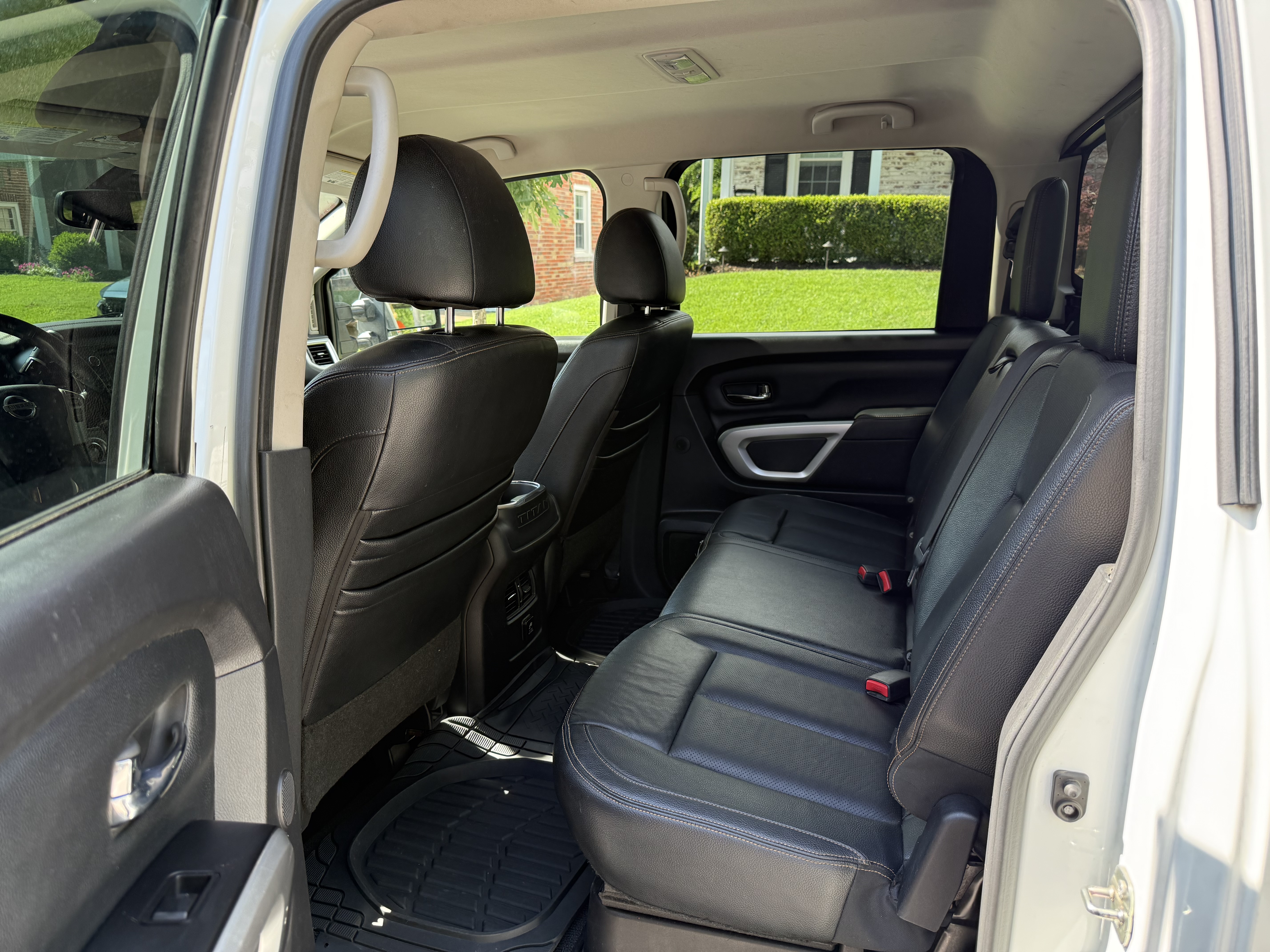 Used 2017 Nissan Titan SL w/ Off-Road Package AWD/4WD image 6