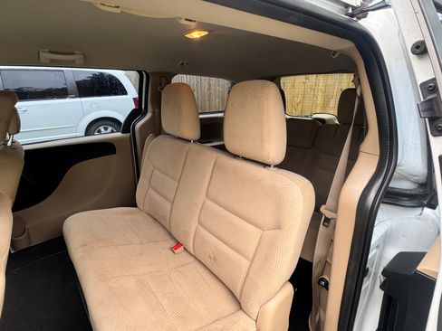 Used 2014 Dodge Grand Caravan American Value Package FWD image 14