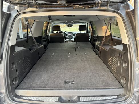 Used 2017 Chevrolet Suburban LT image 29