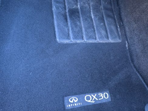 Used 2017 INFINITI QX30 Premium w/ Navigation Package image 20