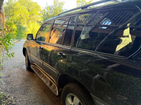 Used 2005 Toyota Land Cruiser Sport Utility 4D image 5