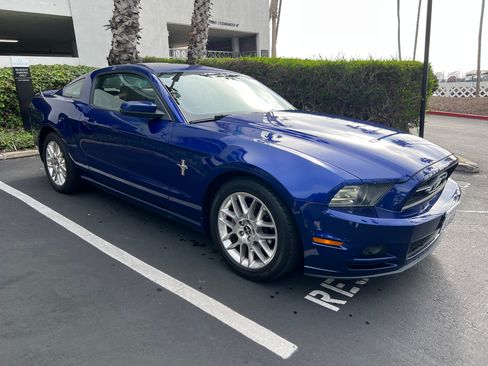 Used 2013 Ford Mustang Premium image 9