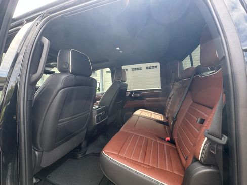 Used 2024 GMC Sierra 3500 Denali Ultimate AWD/4WD image 11