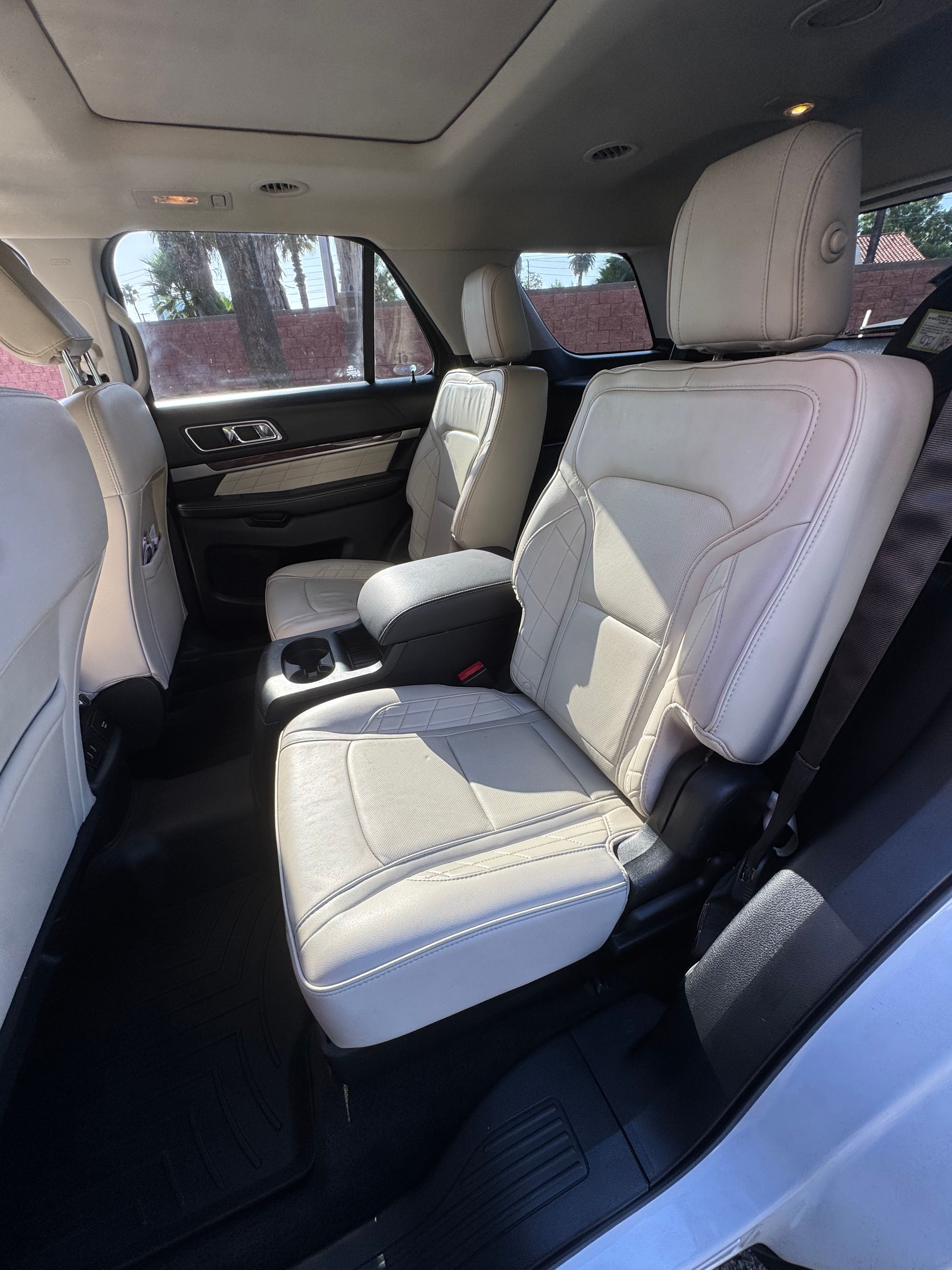 Used 2018 Ford Explorer Platinum AWD/4WD image 17