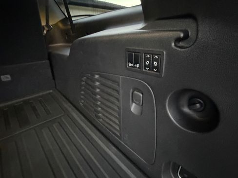 Used 2017 Chevrolet Suburban Premier RWD image 15