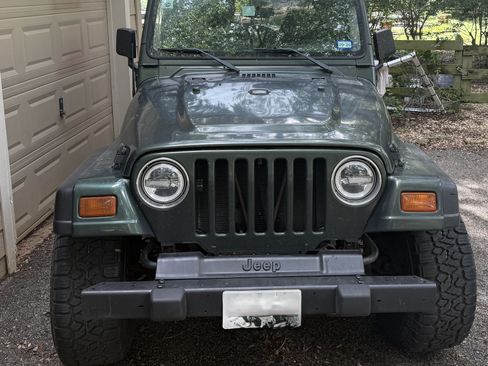 Used 1998 Jeep Wrangler SE AWD/4WD image 2