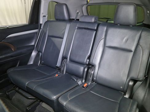 Used 2015 Toyota Highlander XLE image 5