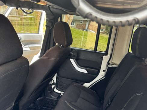 Used 2015 Jeep Wrangler Unlimited Sahara w/ Connectivity Group image 23