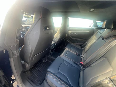 Used 2023 Lamborghini Urus S image 13