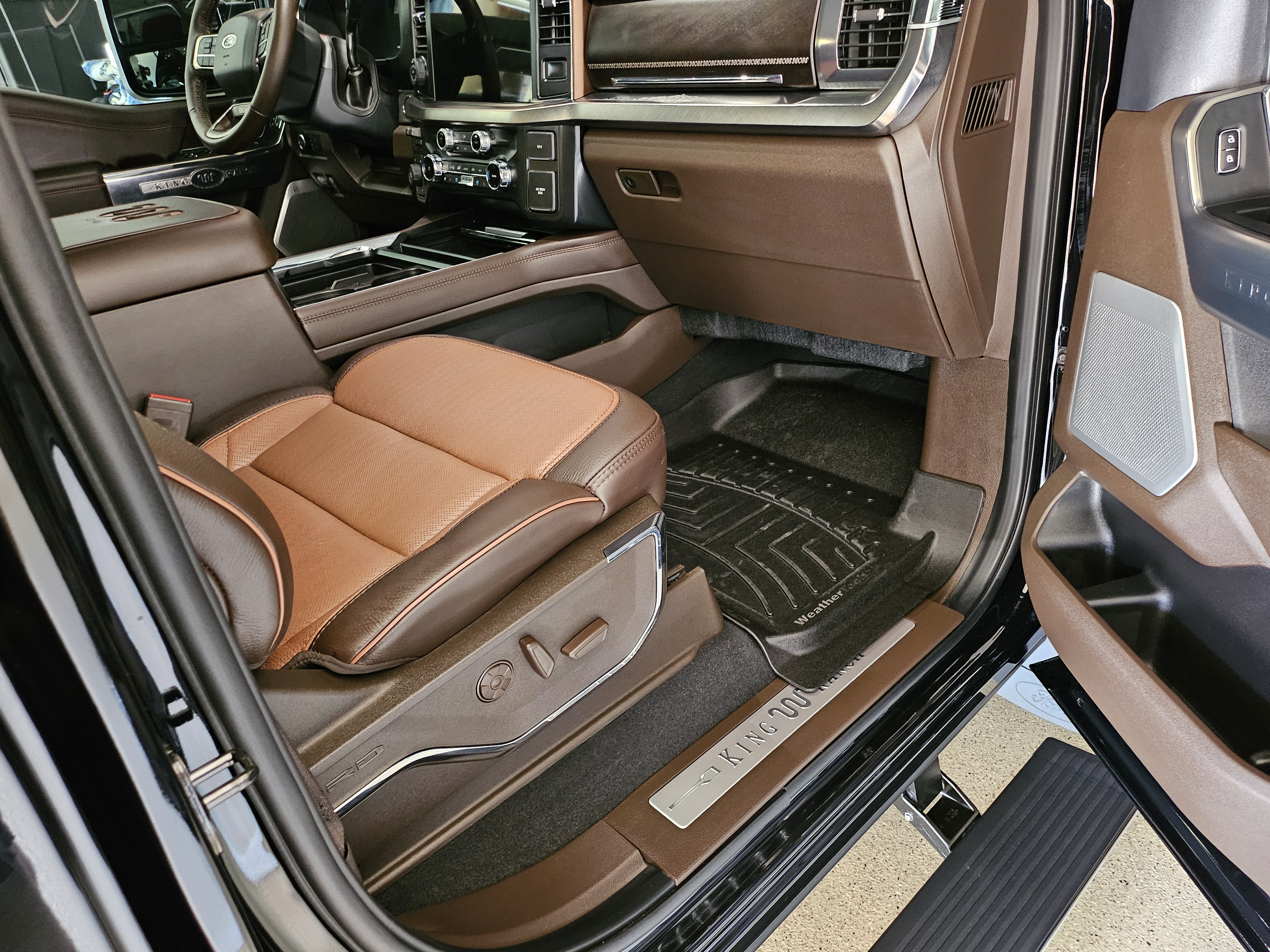 Used 2024 Ford F250 King Ranch w/ Chrome Package AWD/4WD image 24