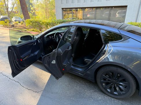 Used 2018 Tesla Model S 100D image 23