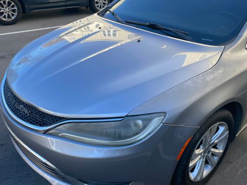 Used 2015 Chrysler 200 Limited w/ Convenience Group image 2